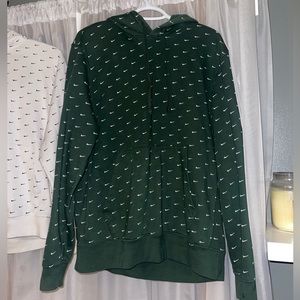 Nike sweatshirt, feels brand new. It’s a size medium it woman’s.